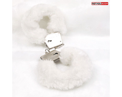 Белые меховые наручники на сцепке с ключиками