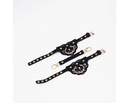Черные оковы с золотистой фурнитурой
