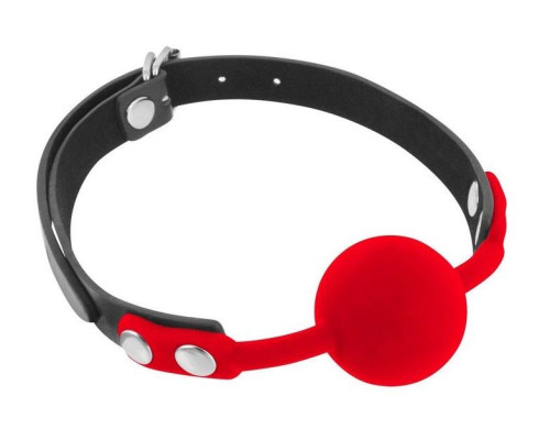 Красный кляп-шарик на черных ремешках