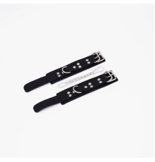 Черные кожаные наручники с регулируемыми ремешками