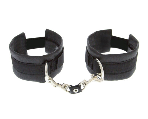 Чёрные полиуретановые наручники Luxurious Handcuffs