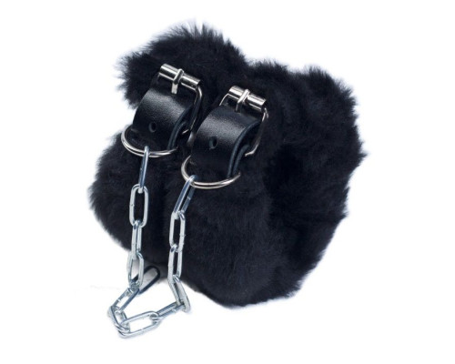Кожаные наручники со съемной черной опушкой