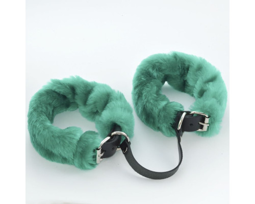 Черные кожаные оковы со съемной зеленой опушкой