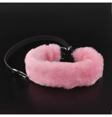 Розовый меховой ошейник с кожаным поводком