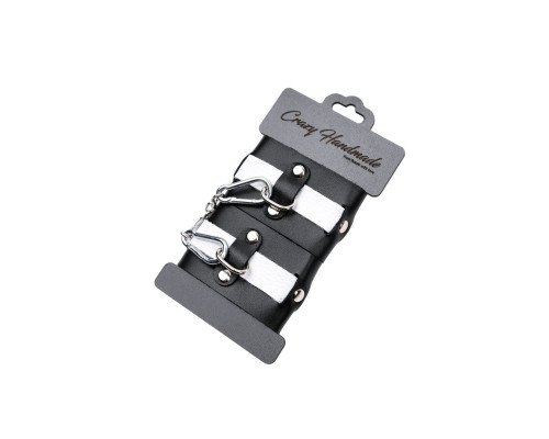 Черно-белые кожаные наручники