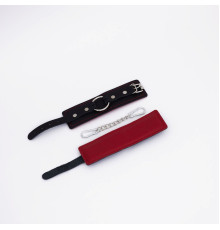 Черно-красные кожаные наручники