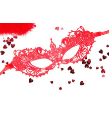 Красная ажурная текстильная маска  Кэролин