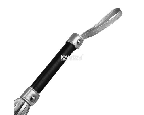 Серебристая плетка Struggle My Flogger с черной ручкой - 45 см.