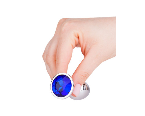 Серебристая анальная втулка с синим кристаллом - 7 см.