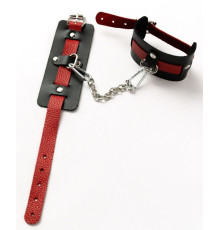 Черные оковы с красным декором и заклепками