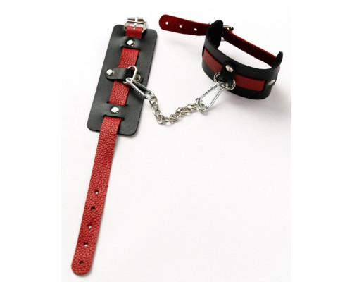 Черные оковы с красным декором и заклепками