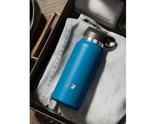 Смуглый мастурбатор-вагина в синей колбе F*ck Flask