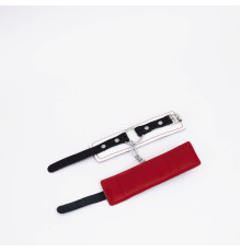 Бело-красные кожаные наручники