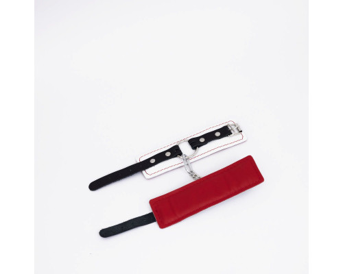 Бело-красные кожаные наручники