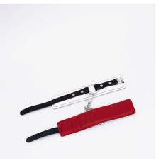 Бело-красные кожаные оковы