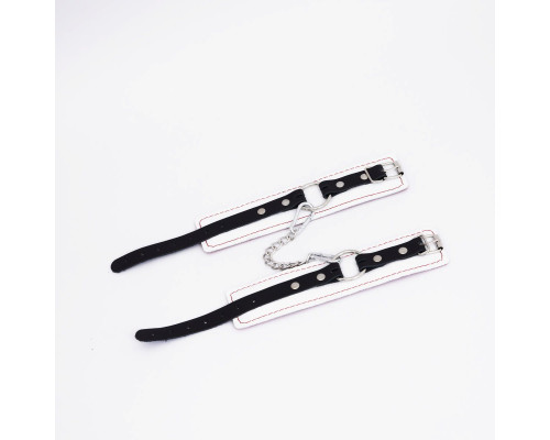 Бело-красные кожаные оковы