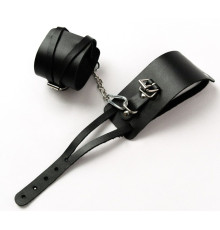 Черные кожаные оковы с креплением в виде веревочек