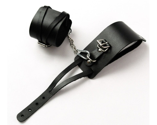 Черные кожаные оковы с креплением в виде веревочек
