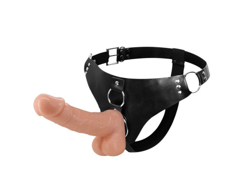 Женский страпон с регулируемыми трусиками - 18 см.