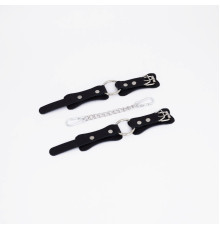 Черные кожаные наручники с кольцом