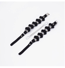 Черные кожаные наручники из звеньев