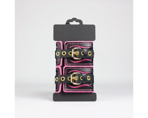 Черные кожаные наручники с розовой строчкой