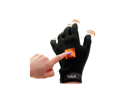Черная виброперчатка для массажа Fuzu на левую руку