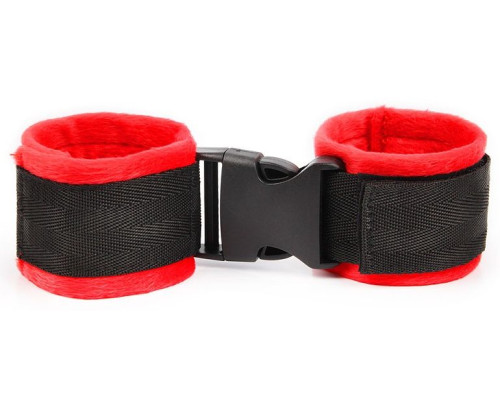 Красно-черные мягкие наручники на липучке