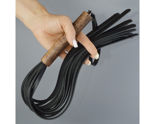 Черная кожаная плеть с деревянной рукоятью - 58 см.