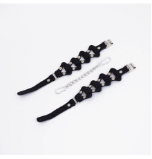 Черные кожаные оковы из звеньев