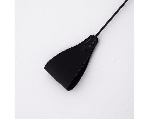 Стек с широким черным кожаным наконечником и металлической ручкой - 67 см.