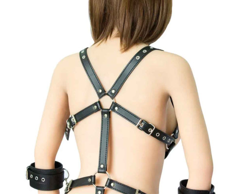 Черное боди-портупея с пристегивающимися наручниками