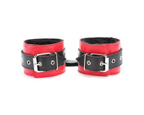 Красно-черные наручники c меховой подкладкой