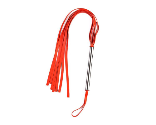 Красная плеть с металлической ручкой