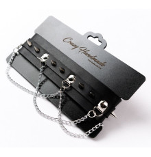 Черный чокер с шипами и металлическими цепочками