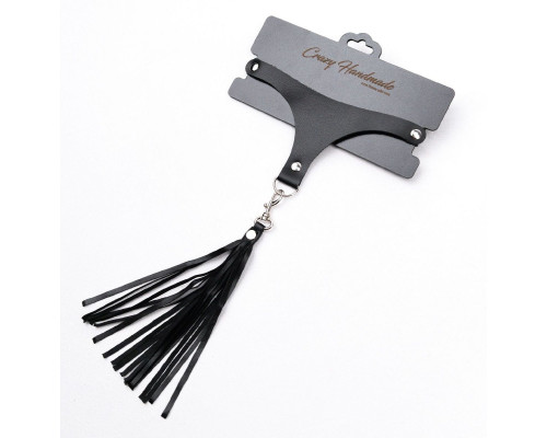 Черный чокер с кисточкой на карабине