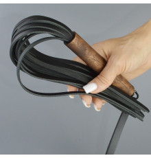 Черная кожаная плеть с деревянной рукоятью - 44 см.