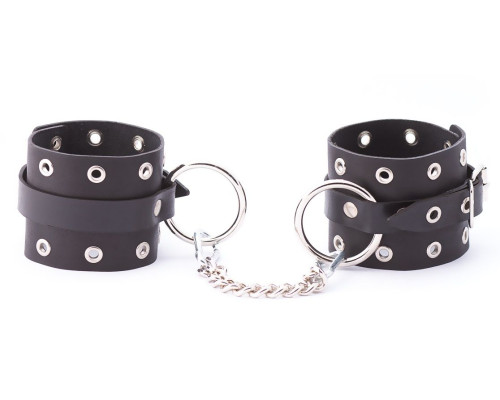 Черные кожаные оковы с люверсами