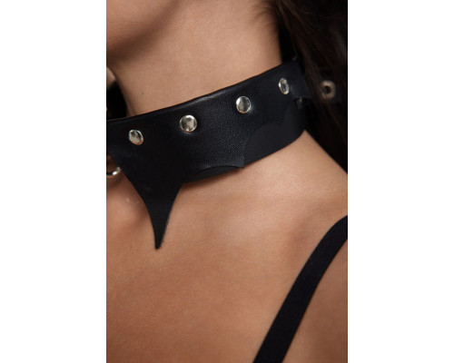 Черный однослойный кожаный ошейник с имитацией фигурного воротничка