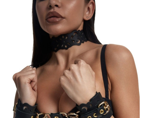Черный ажурный чокер с золотистой фурнитурой